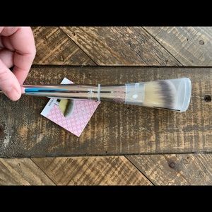 It cosmetics Flawless brush